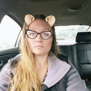 Meet your Posher, Caitlin